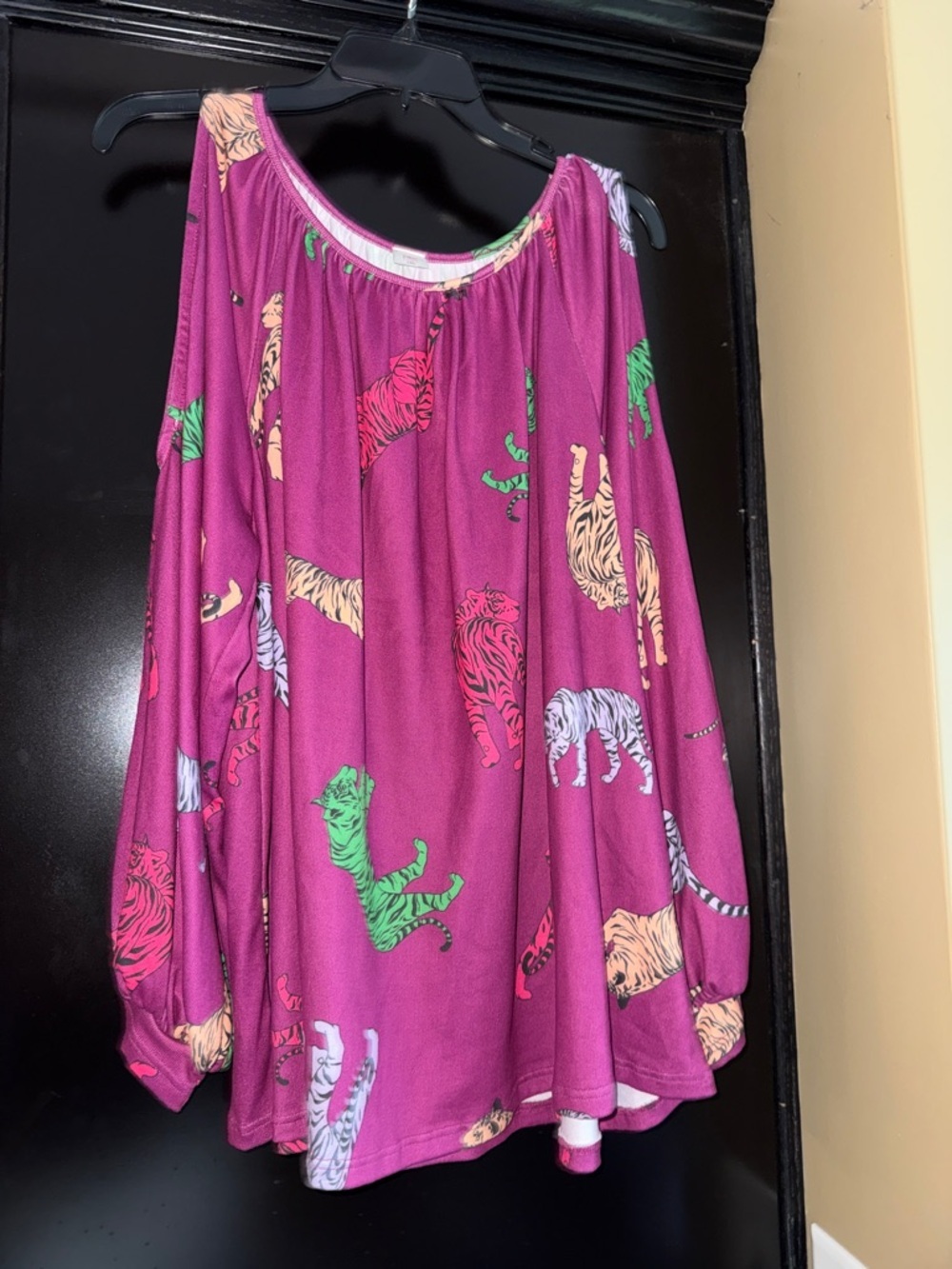 Women’s Magenta Tiger-Print long sleeve open shoulder Top 1xl